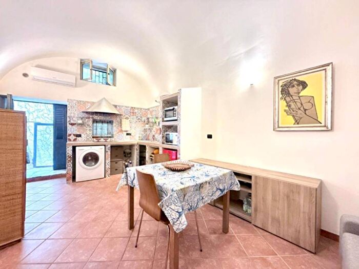 Appartamento bilocale in affitto in Vico Salvatore Morelli, Porto, Pozzuoli