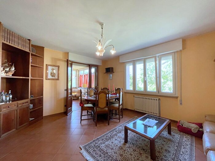 Casa con 6 locali in vendita in Massarosa