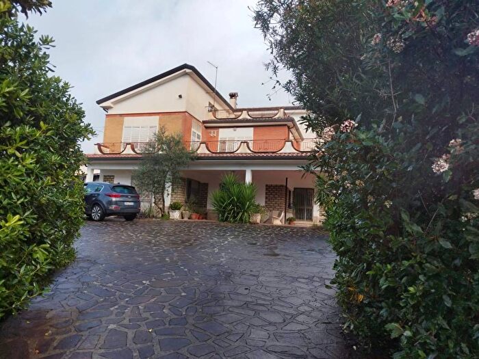 Appartamento trilocale in affitto in Via Noceromana, Cervaro