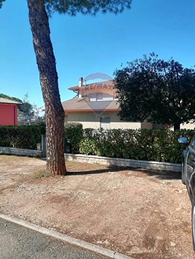 Appartamento quadrilocale in vendita in Via dellAcquedotto, Gualdo Cattaneo