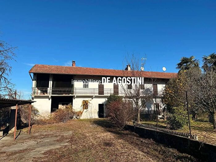 Casa con 13 locali in vendita in Via alla Stazione Varallo Pombia Novara, Varallo Pombia