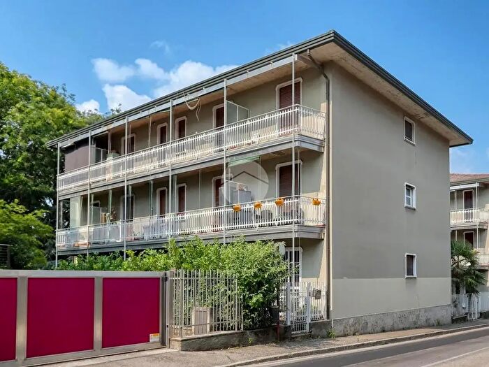 Appartamento bilocale in vendita in Via Edmondo De Amicis, Gallarate