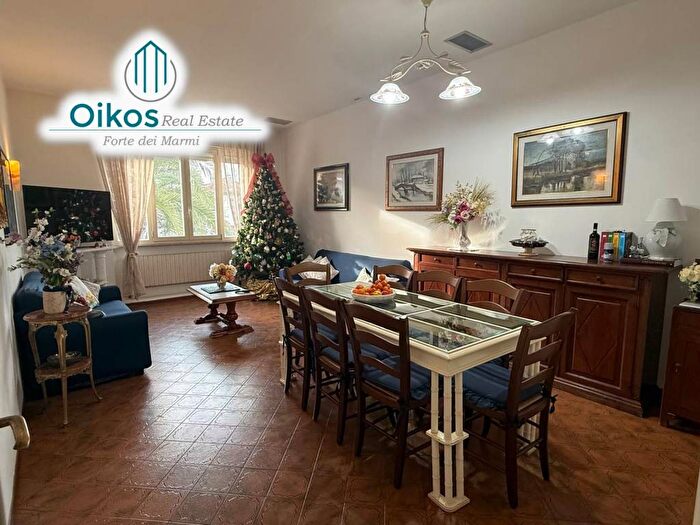 Appartamento con 6 locali in affitto in Viale Versilia, Pietrasanta