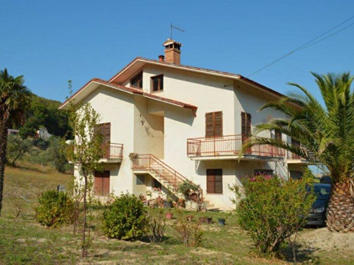 Casa con 6 locali in vendita in Frazione Palazzo, Arcevia