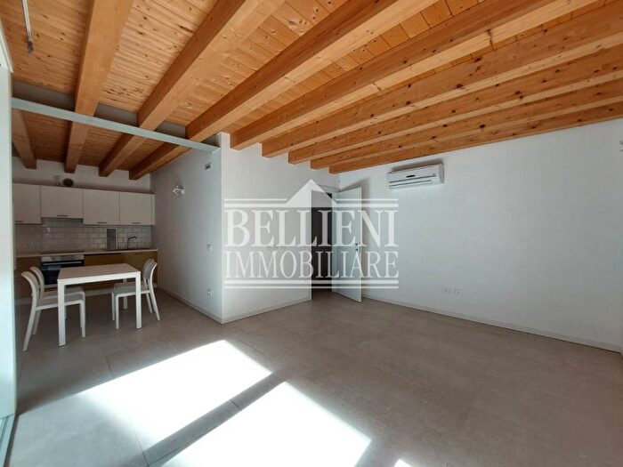 Appartamento trilocale in affitto in Borgo Scroffa, Viale Trieste Villaggio dei Fiori, Vicenza