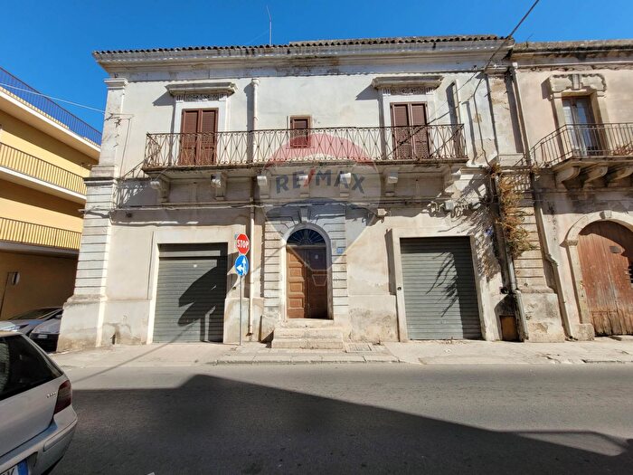 Casa con 12 locali in vendita in Via Antonino Brancati, Pachino