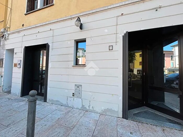 Appartamento con 5 locali in vendita in Piazza E Galvaligi, Pegognaga