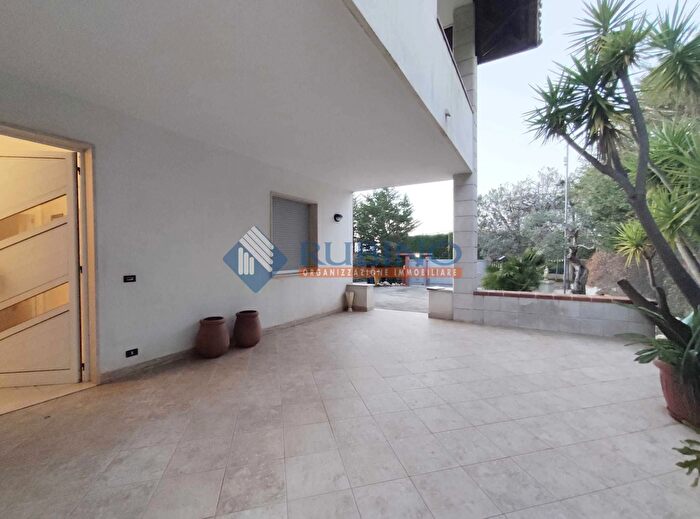 Casa con 6 locali in vendita in Strada Comunale Rosatella, Castellana Grotte