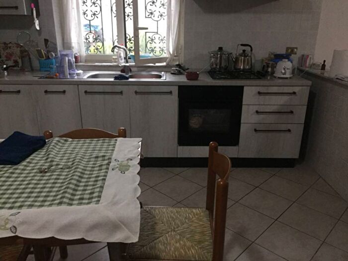 Appartamento trilocale in affitto in Via Vecchia Napoli, Chiaiano, Napoli