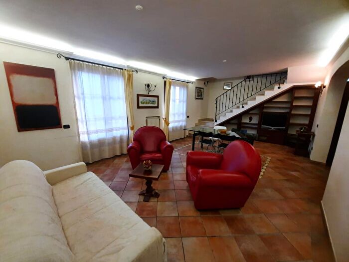 Appartamento con 7 locali in affitto in Monteriggioni