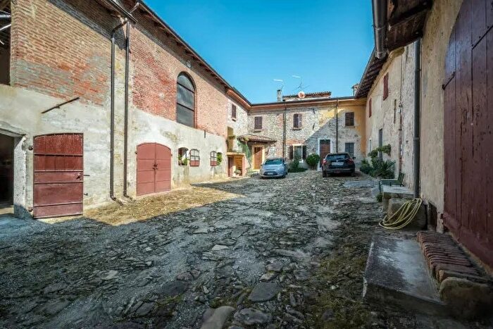 Appartamento con 6 locali in vendita in Rezzano Pc Italia, Carpaneto Piacentino