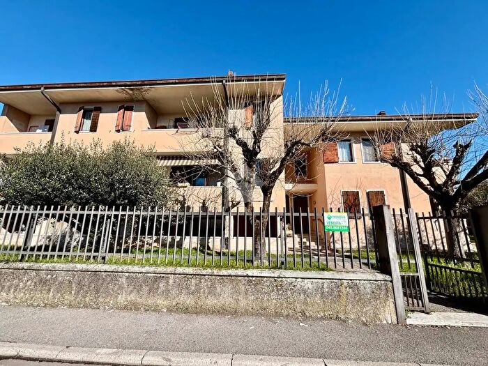 Appartamento trilocale in vendita in Via Giacomo Matteotti, Sommacampagna