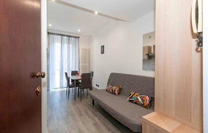 Appartamento bilocale in affitto in Via Genova, Nizza Millefonti, Torino