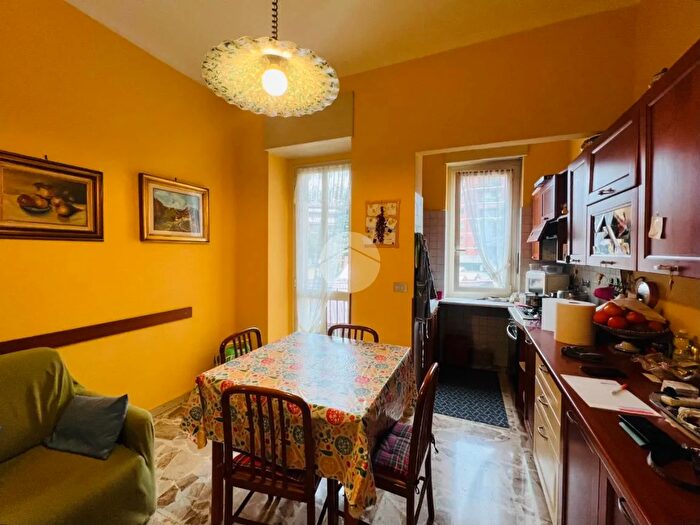 Appartamento trilocale in vendita in Via Foglizzo, Torino