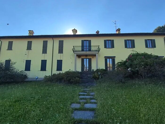 Casa con 13 locali in vendita in San Fermo Della Battaglia