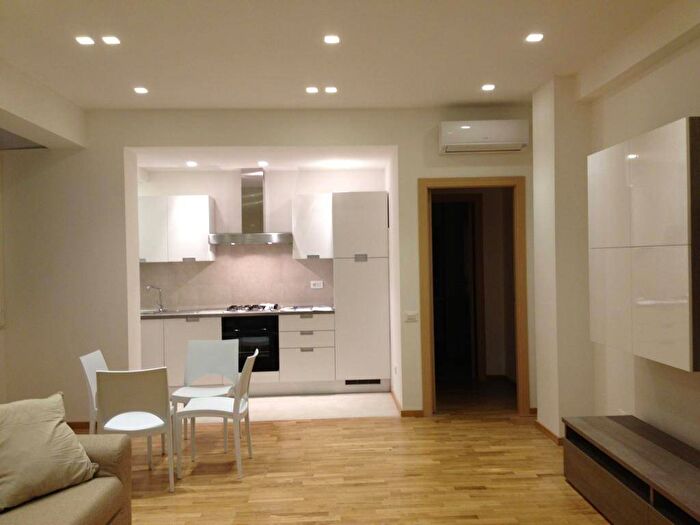 Appartamento trilocale in affitto in Via Novembre, Stampace, Cagliari