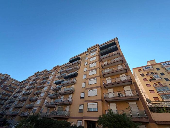 Appartamento con 5 locali in affitto in Via Palmerino, Olio di Lino, Palermo