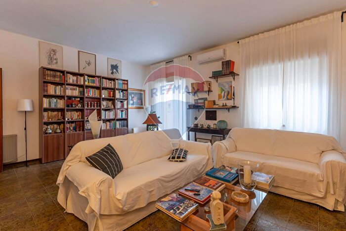 Appartamento con 5 locali in vendita in Via Francesco Accolla, Siracusa