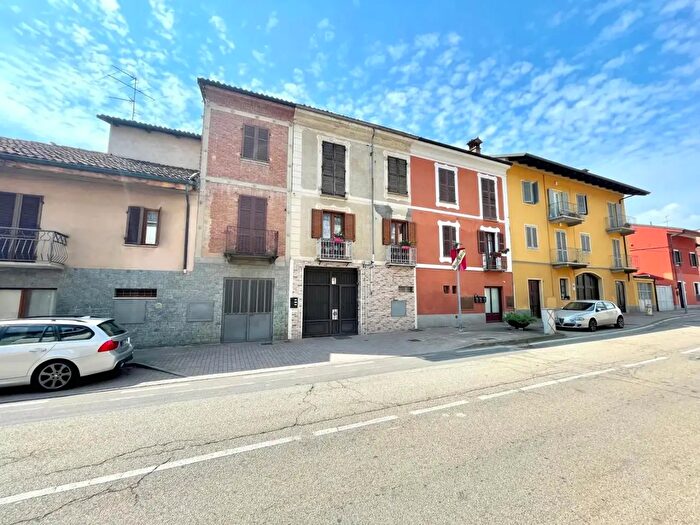 Casa con 6 locali in vendita in Via Torino, Canale