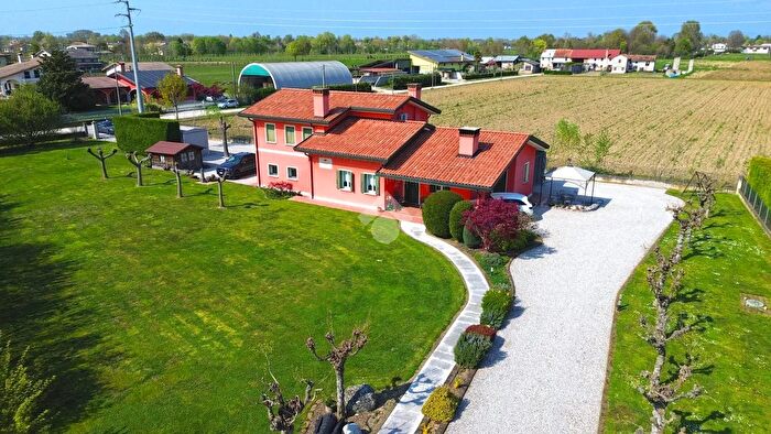 Casa trilocale in vendita in Santa Giustina In Colle