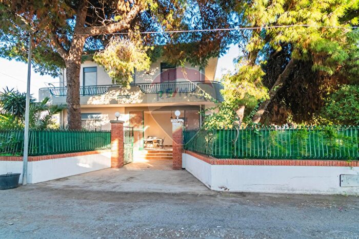 Casa con 6 locali in vendita in Via Mar Rosso, Catania