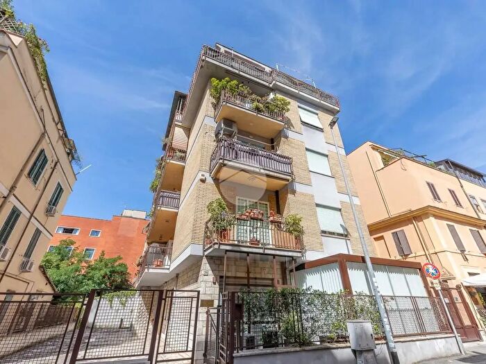 Appartamento bilocale in vendita in Via dei Prati della Farnesina, Roma