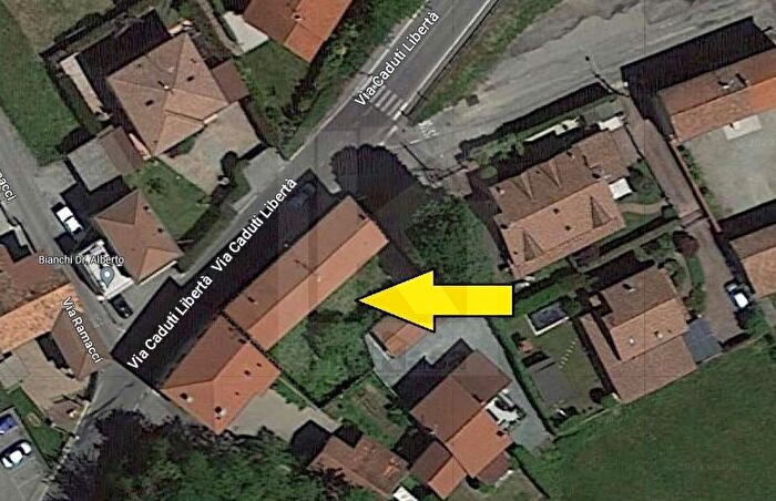 Casa con 14 locali in vendita in Via Caduti Libertà, Castelletto Sopra Ticino