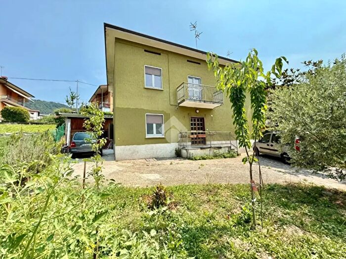 Casa quadrilocale in vendita in Via Valle Gavarnia, Scanzorosciate