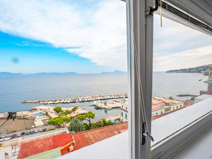 Appartamento trilocale in affitto in Via Orazio, Posillipo, Napoli