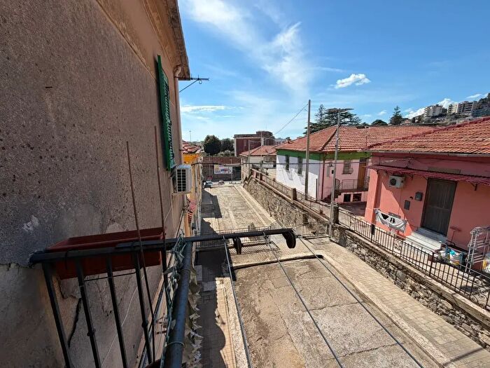 Appartamento con 5 locali in vendita in Via Pietro d'Aragona, Messina