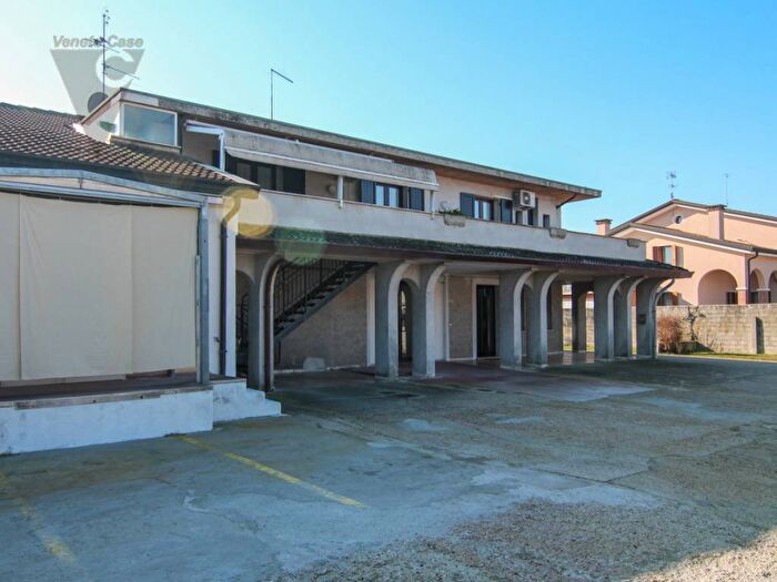 Casa con 6 locali in vendita in Centro, Legnaro