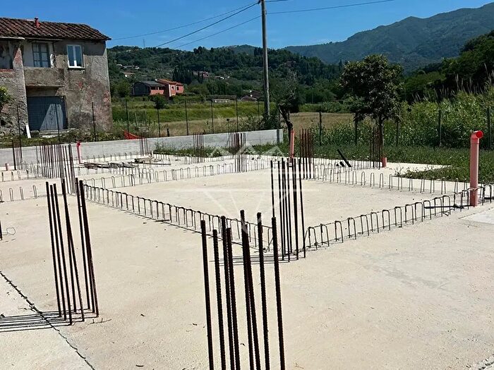 Casa con 5 locali in vendita in Fosdinovo