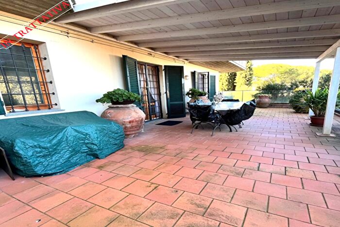 Appartamento con 6 locali in vendita in Gambassi Terme