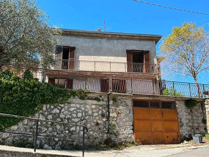 Casa con 5 locali in vendita in Via Vado Capone Bottiglione Isola del Liri Frosinone, Isola Del Liri