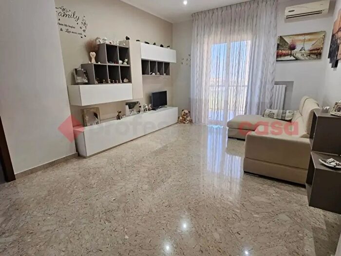 Appartamento trilocale in vendita in Via Olbia, Bari