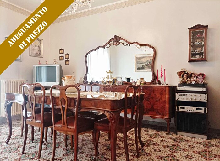 Appartamento quadrilocale in vendita in Via Amedeo, Trani