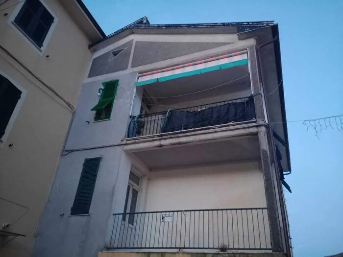 Appartamento con 5 locali in vendita in Via Novembre, Carro