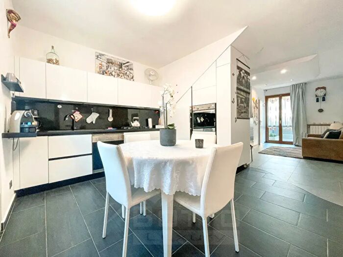 Casa con 8 locali in vendita in Via alla Piana, Cannobio