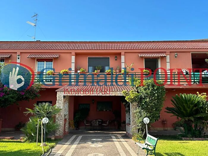 Appartamento con 7 locali in affitto in Via Orvieto, Lecce