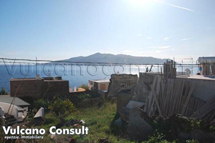 Casa trilocale in vendita in Via Speranza, Santa Marina Salina