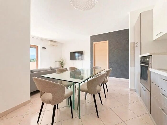 Appartamento quadrilocale in vendita in Contrada Petraro, Rose