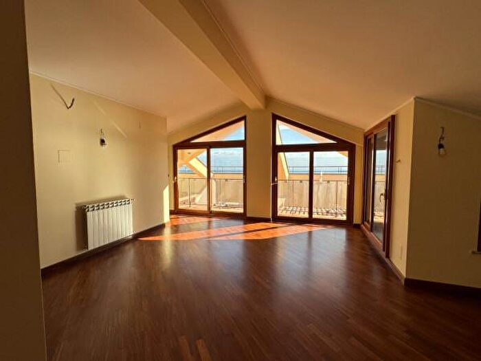 Appartamento con 5 locali in vendita in Strada Statale Orientale Sicula, Messina