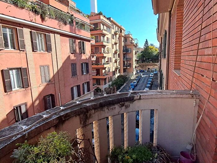 Appartamento quadrilocale in affitto in Via Marco Aurelio, Colosseo Fori Imperiali, Roma