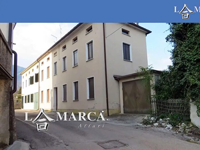 Casa con 9 locali in vendita in Pieve del Grappa