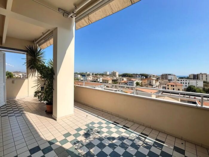 Appartamento con 5 locali in vendita in Via Galileo Galilei, Giulianova