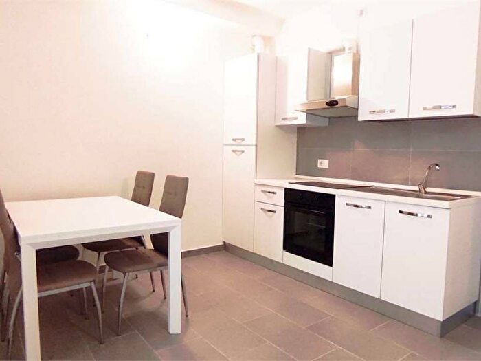 Appartamento trilocale in affitto in Via Copernico, Centrale, Milano