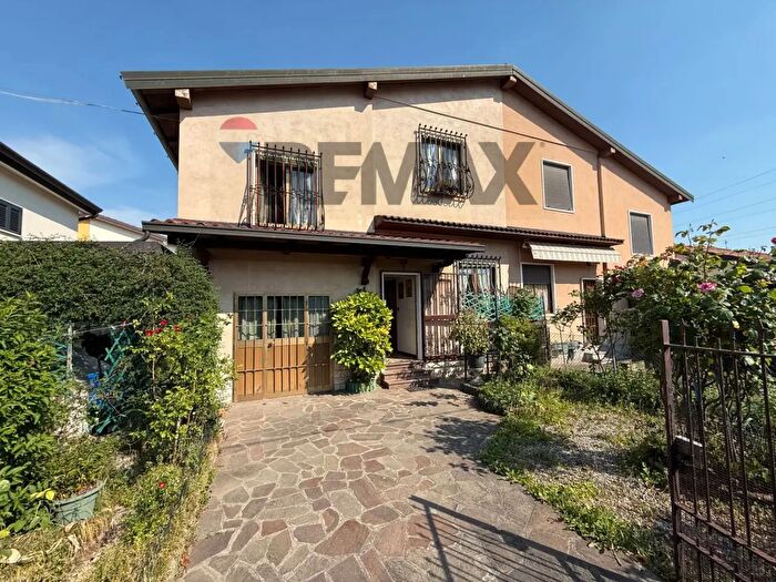 Casa quadrilocale in vendita in Traversa Seconda, Brescia