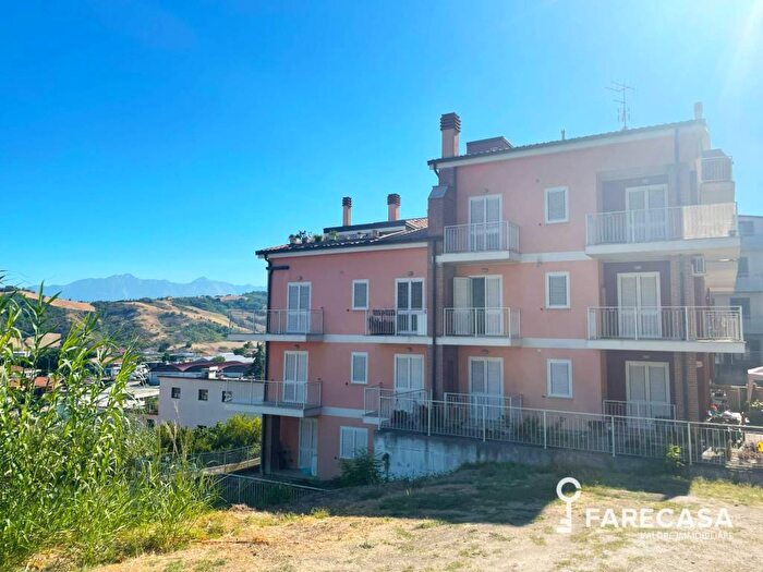 Casa trilocale in vendita in Via Lorenzo Don Milani, Centro, Teramo
