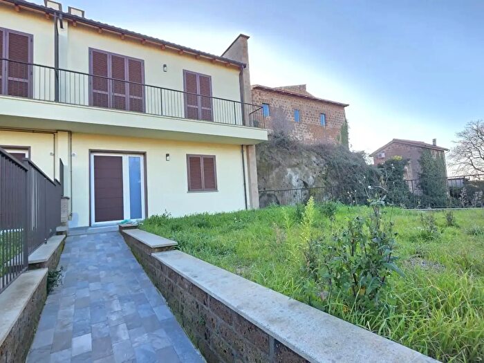 Casa con 6 locali in vendita in Vetralla
