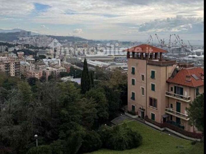 Appartamento con 6 locali in affitto in viale Villa Gavotti, Multedo, Genova